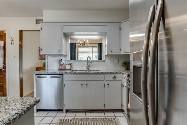 713 E Carroll Lane, Midwest City, OK 73110