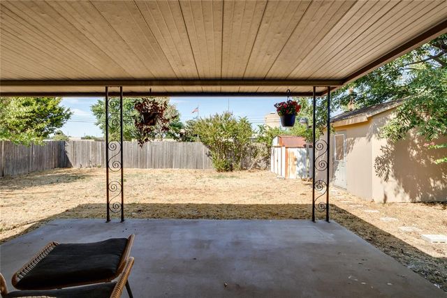 713 E Carroll Lane, Midwest City, OK 73110