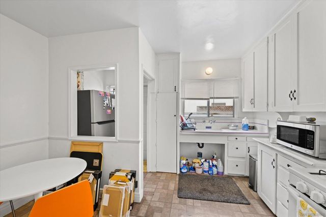 3562 Orange Ave, Long Beach, CA 90807