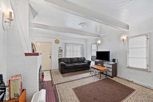 3562 Orange Ave, Long Beach, CA 90807