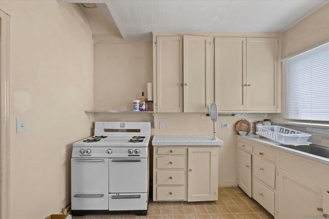 3562 Orange Ave, Long Beach, CA 90807