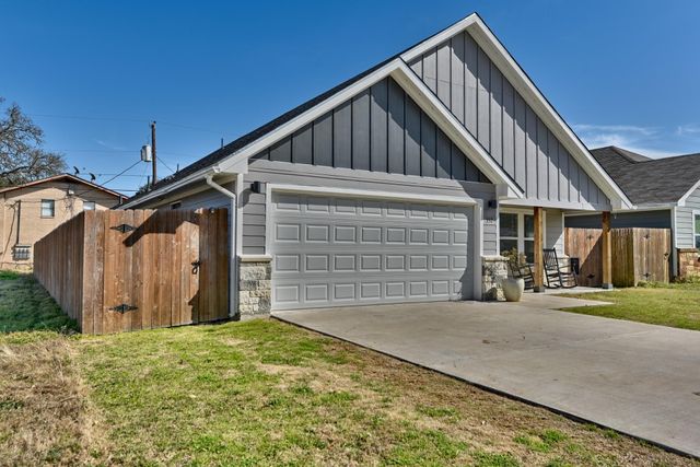350 Edgewood Ave, Giddings, TX 78942