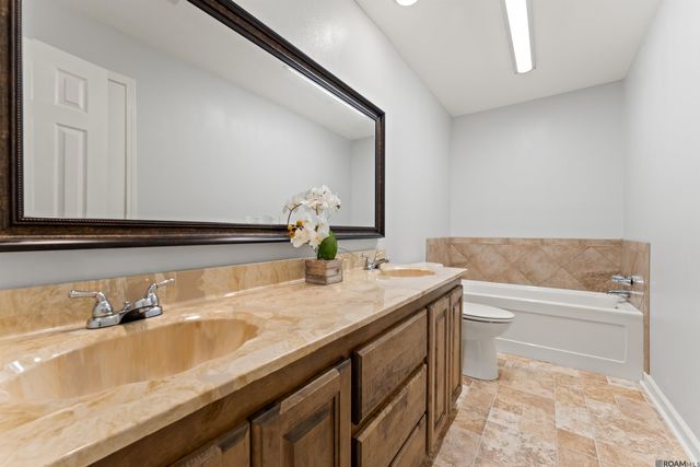 45109 Kid Bourgeois Rd, St Amant, LA 70774