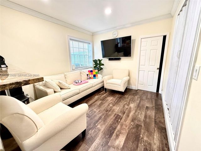 8648 NW 1st Ln, Miami, FL 33126