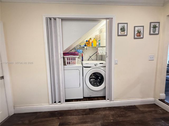 8648 NW 1st Ln, Miami, FL 33126