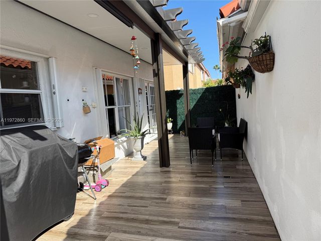 8648 NW 1st Ln, Miami, FL 33126