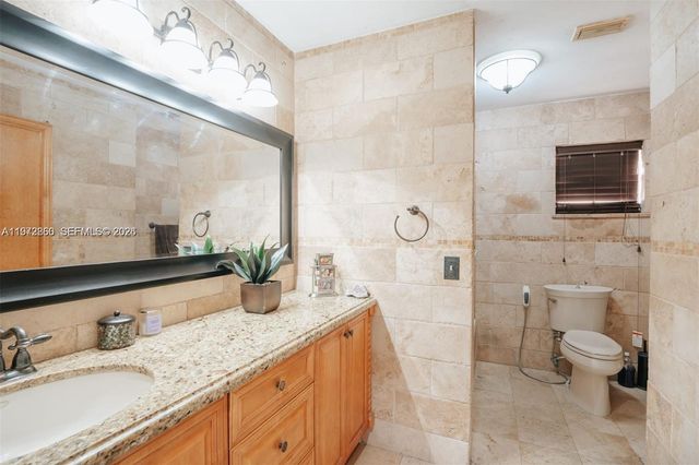 8648 NW 1st Ln, Miami, FL 33126