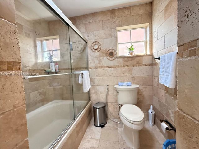 8648 NW 1st Ln, Miami, FL 33126