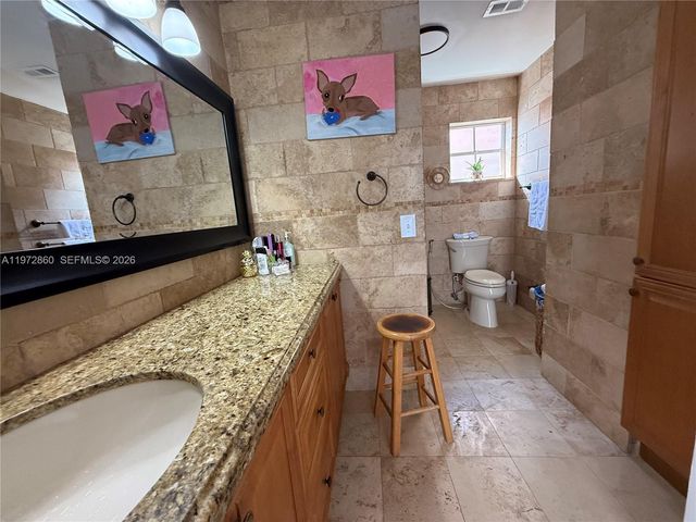 8648 NW 1st Ln, Miami, FL 33126