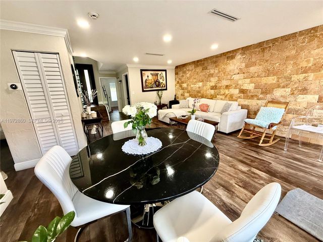 8648 NW 1st Ln, Miami, FL 33126