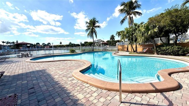 8648 NW 1st Ln, Miami, FL 33126