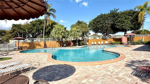 8648 NW 1st Ln, Miami, FL 33126