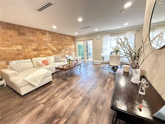 8648 NW 1st Ln, Miami, FL 33126