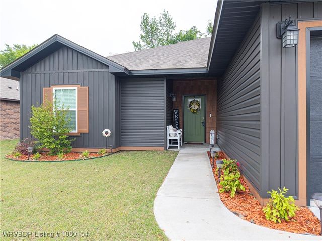 211 Honeysuckle Street, Alma, AR 72921