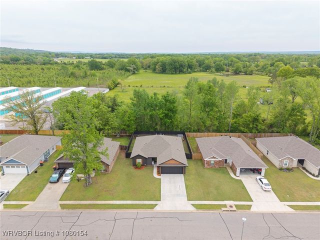 211 Honeysuckle Street, Alma, AR 72921