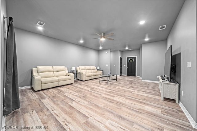 211 Honeysuckle Street, Alma, AR 72921