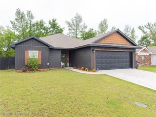 211 Honeysuckle Street, Alma, AR 72921