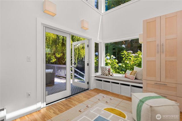 2568 28th Avenue W, Seattle, WA 98199