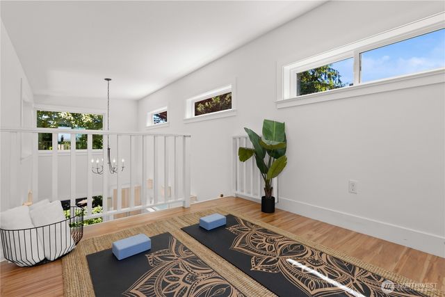 2568 28th Avenue W, Seattle, WA 98199