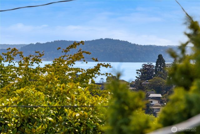 2568 28th Avenue W, Seattle, WA 98199