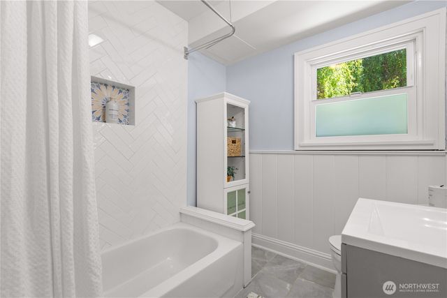2568 28th Avenue W, Seattle, WA 98199
