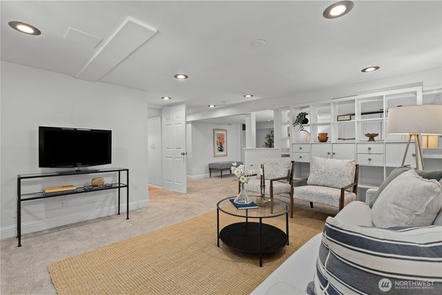 2568 28th Avenue W, Seattle, WA 98199
