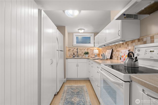 2568 28th Avenue W, Seattle, WA 98199
