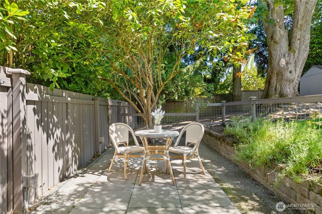 2568 28th Avenue W, Seattle, WA 98199