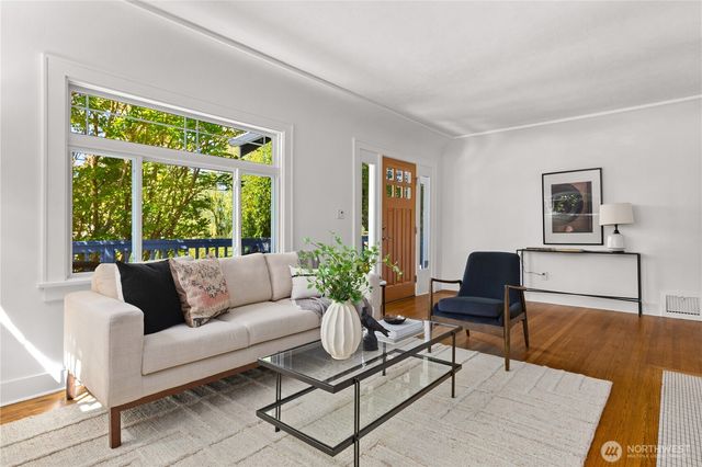 2568 28th Avenue W, Seattle, WA 98199