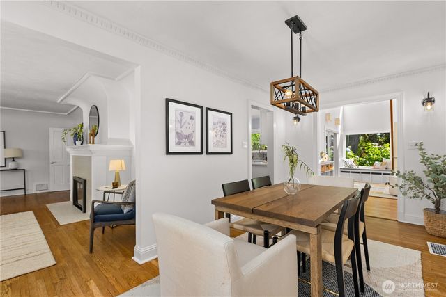 2568 28th Avenue W, Seattle, WA 98199