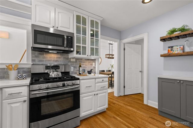 2568 28th Avenue W, Seattle, WA 98199