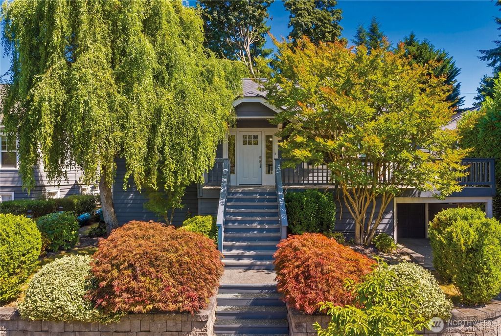 2568 28th Avenue W, Seattle, WA 98199