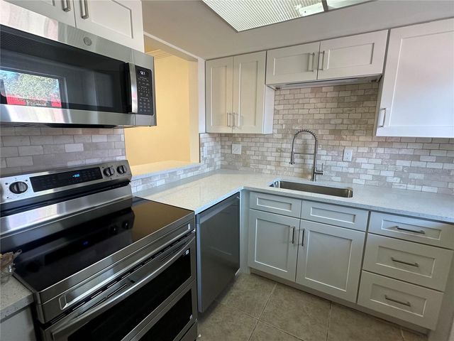 4805 ALT 19 217, Palm Harbor, FL 34683