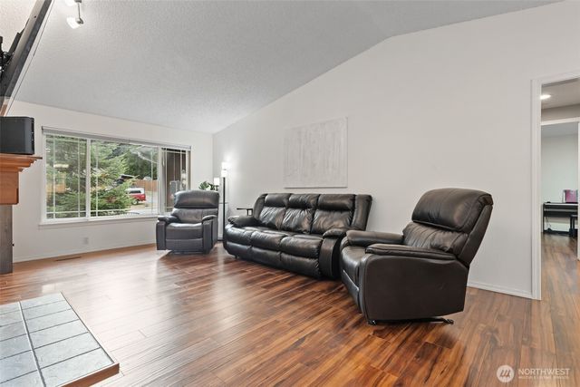 6009 190th Avenue E, Lake Tapps, WA 98391