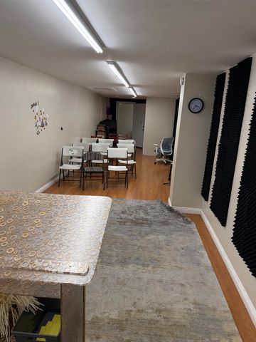 5783 Foothill Blvd, Oakland, CA 94605