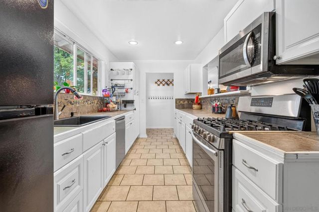 13422 Standish Dr, Poway, CA 92064