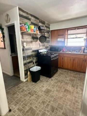 635 NW 11th Street NW, Paris, TX 75460