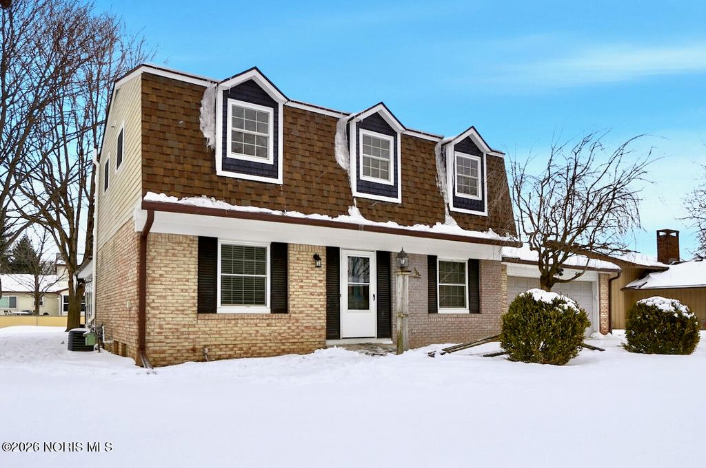 1085 Birch Drive, Perrysburg, OH 43551