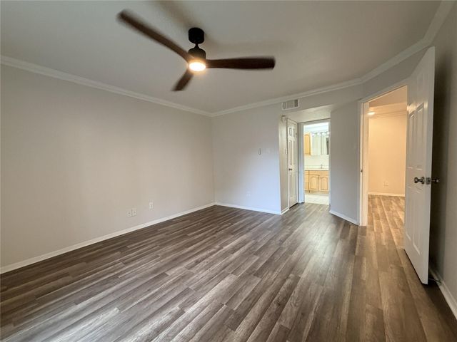 3045 Walnut Bend Lane 11, Houston, TX 77042