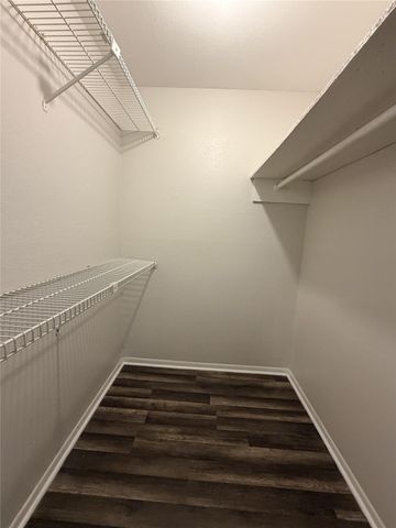 3045 Walnut Bend Lane 11, Houston, TX 77042