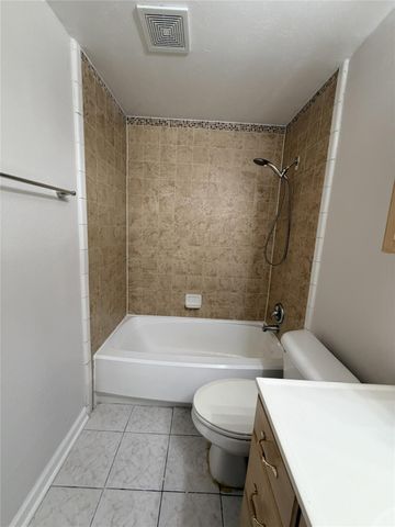 3045 Walnut Bend Lane 11, Houston, TX 77042