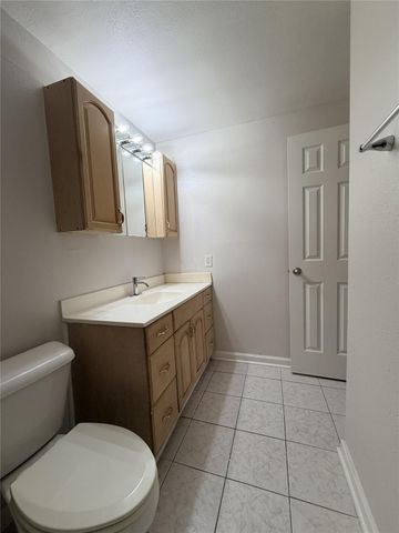 3045 Walnut Bend Lane 11, Houston, TX 77042