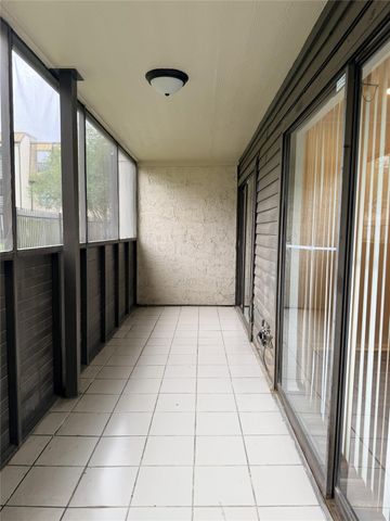 3045 Walnut Bend Lane 11, Houston, TX 77042