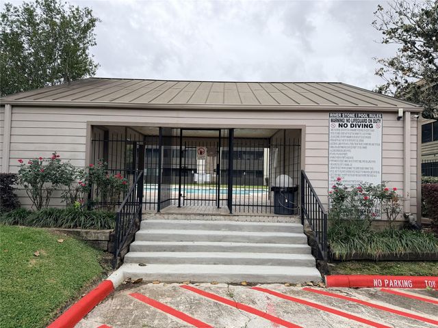 3045 Walnut Bend Lane 11, Houston, TX 77042