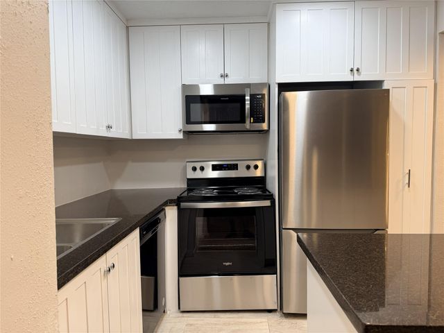 3045 Walnut Bend Lane 11, Houston, TX 77042