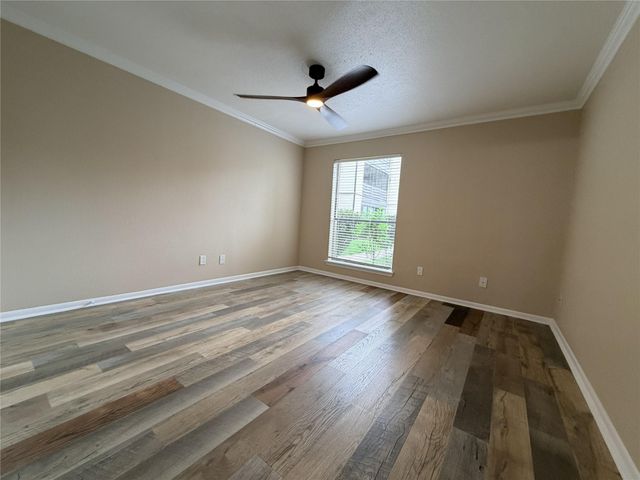 3045 Walnut Bend Lane 11, Houston, TX 77042
