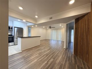 3045 Walnut Bend Lane 11, Houston, TX 77042