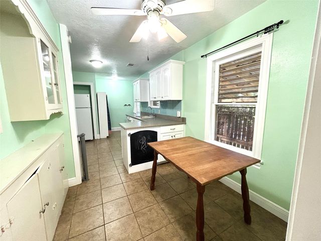 4915 Houston Drive, Galveston, TX 77551