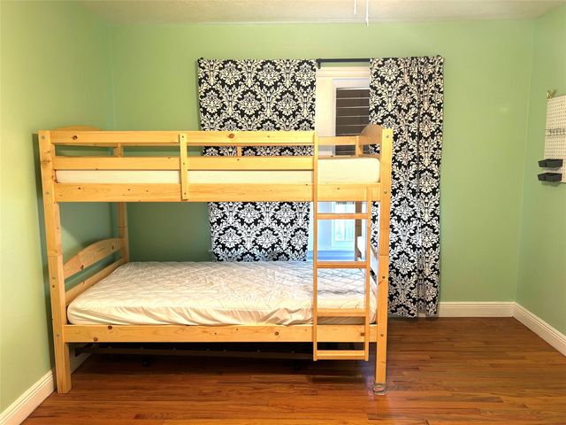 4915 Houston Drive, Galveston, TX 77551