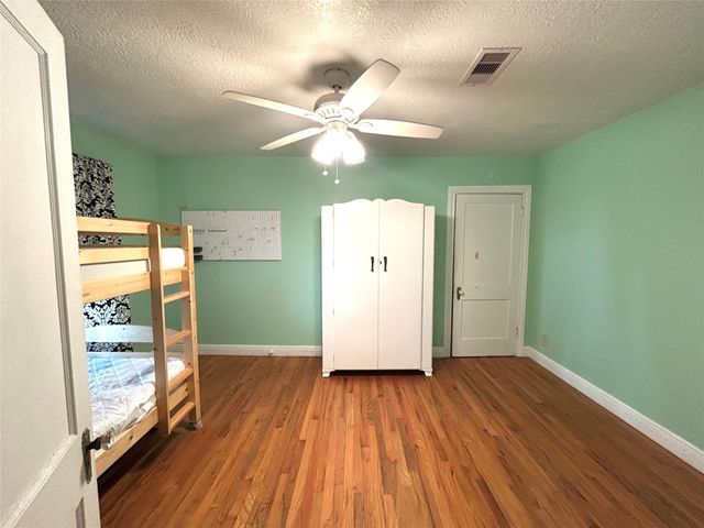 4915 Houston Drive, Galveston, TX 77551